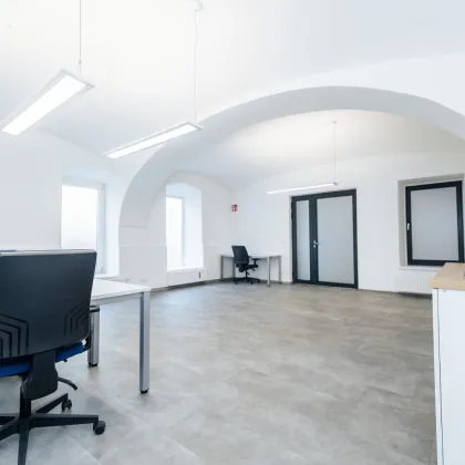 PROVISIONSFREI I TOP LAGE I PARKPLATZ I STARK FREQUENTIERTE LAGE I AUSLAGE I NEU SANIERT Í MODERNE GEWERBEIMMOBILIE I AB SOFORT VERFÜGBAR I - Bild 2