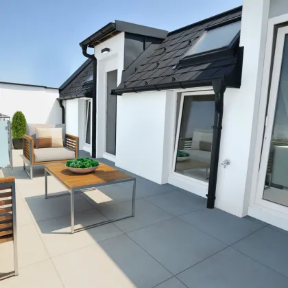 Preisreduktion! Exklusives Familienparadies über den Dächern – Stilvolle 4-Zimmer-Dachgeschosswohnung mit zwei Terrassen + moderner Luftwärmepumpe + Klimaanlage - Bild 2