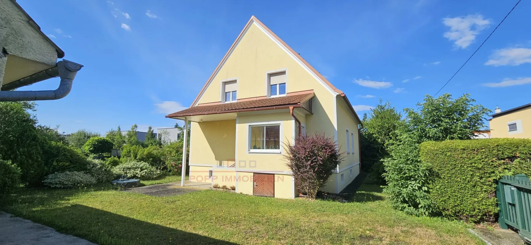 Einfamilienhaus + Garagengebäude in ruhiger Lage mit sehr großem, schönen Grundstück - Bild 1