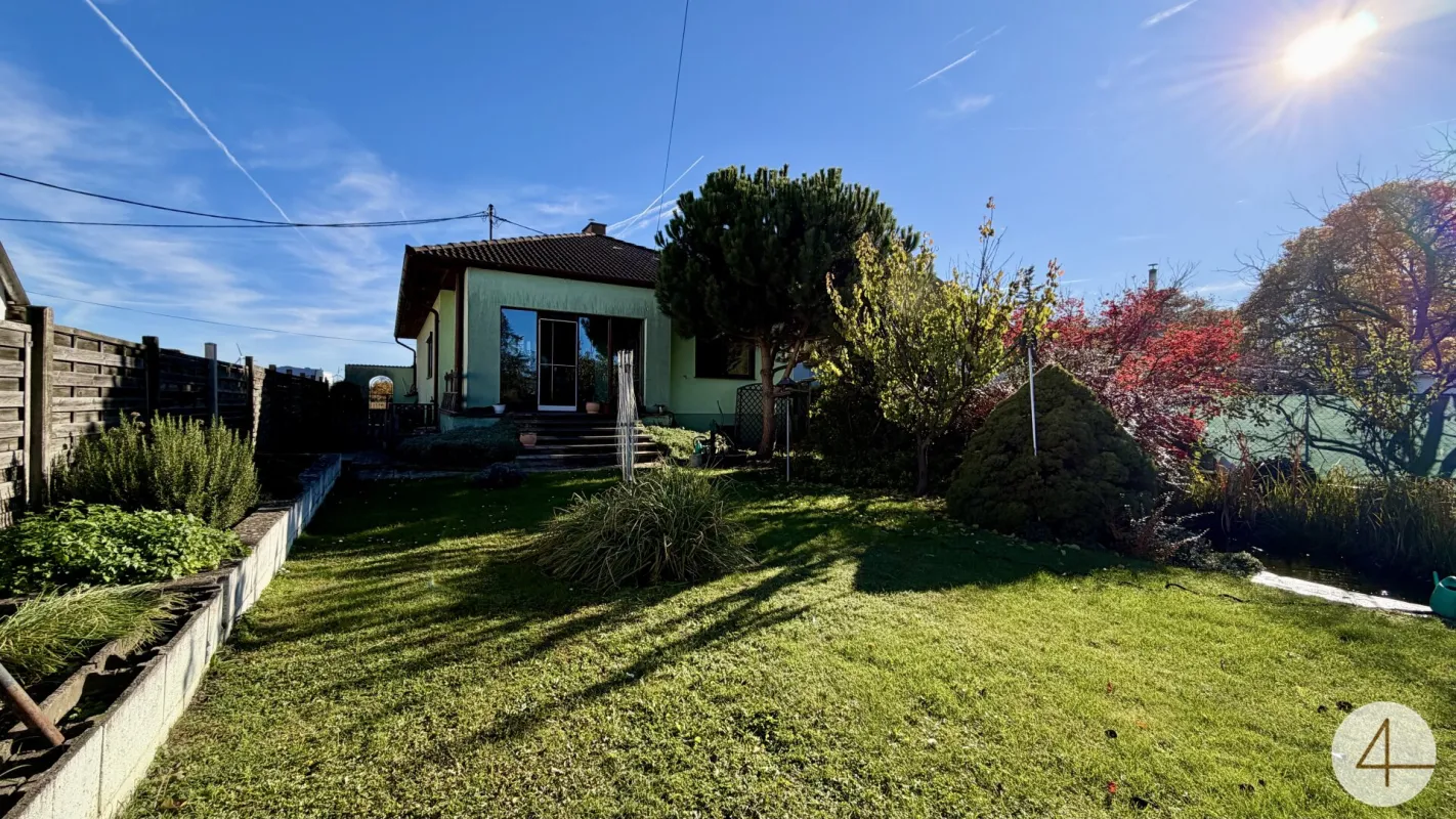 „Traumhaus mit Wintergarten Teich und Pool – Wohnen auf 727 m² in idyllischer Lage“ - Bild 1