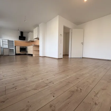 Sonnige 2-Zimmer Wohnung mit zwei Terrassen (Parkplatz inkl.) - Bild 2