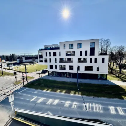 Lichtdurchflutete Ordinations-/ Praxisfläche mit Schlossblick im Ärztezentrum - Bild 2