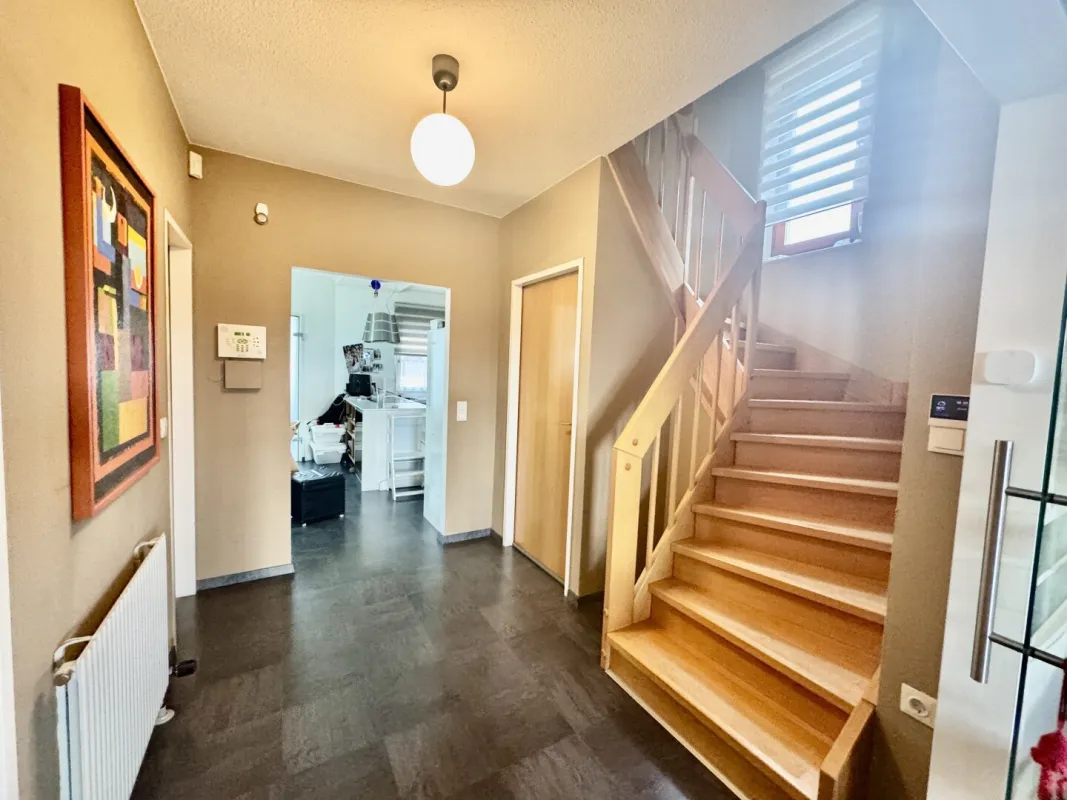 FAMILIEN-TRAUM ! GROSSES ECKREIHENHAUS IN SEHR GUTER LAGE - Bild 1