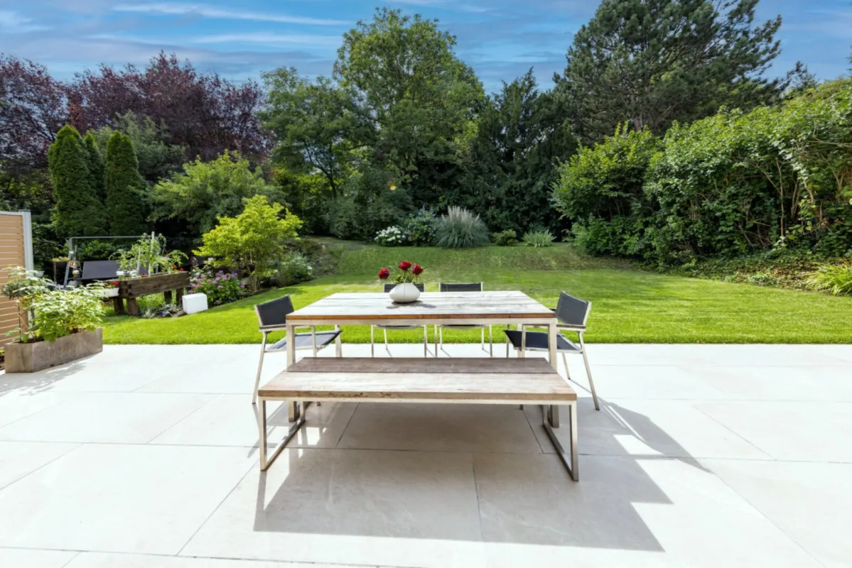 PURE ENTSPANNUNG! Riesiger Garten mit Blick ins Grüne I auch ideal f. gewerbliche Nutzung I Garage I Alarmanlage I - Bild 1