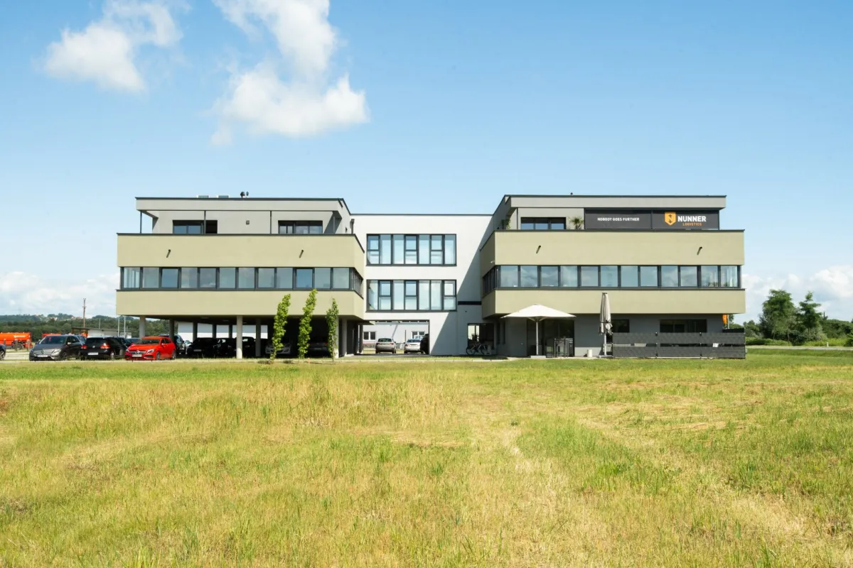 LAKESIDE- BUSINESS- LOUNGE: Ihr Gewerbe, Ihre Bühne: Entfalten Sie Ihr Business-Potenzial hier - Bild 1