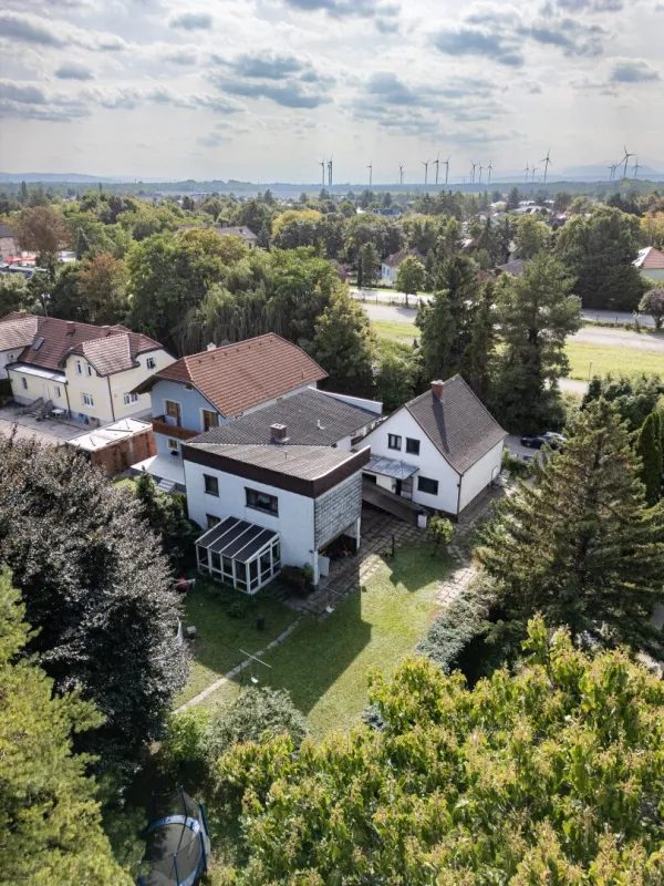 ++ Großes Grundstück mit zwei sanierungsbedürftigen Häusern und Garage auf großem Grund ++ - Bild 1