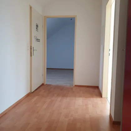 Gemütliche 2-Zimmer-Dachgeschosswohnung - Bild 3