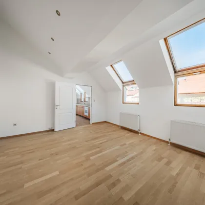 Klausgasse 46: Helle 1,5-Zimmer-Dachgeschoßwohnung mit hofseitiger Terrasse - Bild 2