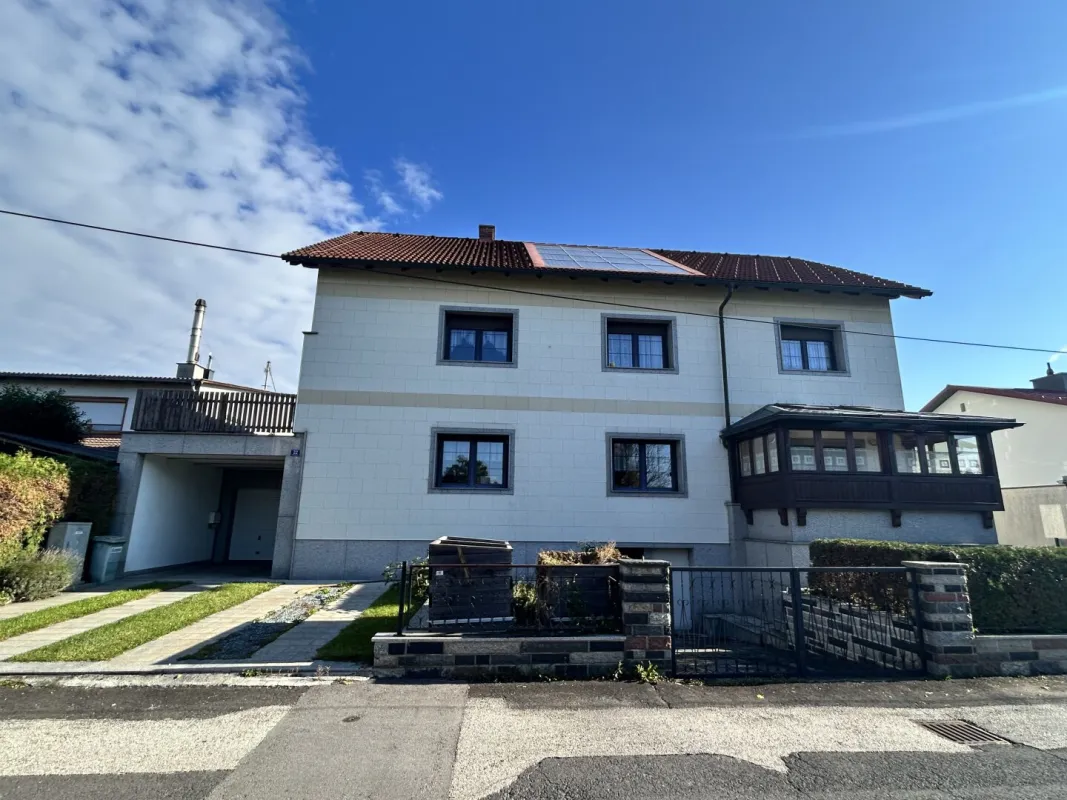 Zweifamilienhaus – Ihr neues Zuhause mit Garten, Dachterrasse, Indoorpool & Garage! - Bild 1