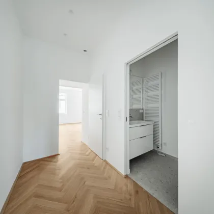 Erstbezug nach Sanierung in der Klausgasse - 1-Zimmer-Altbauwohnung mit elegantem Fischgrätparkett - Bild 3