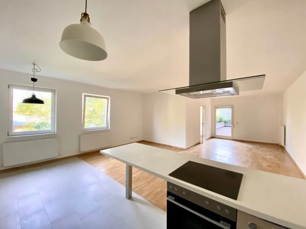 SEHR GROSSZÜGIGE 3-ZIMMER-WOHNUNG MIT RIESIGER TERRASSE - Bild 1