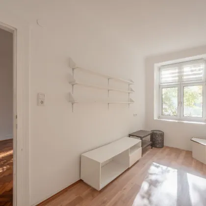 ++Fasangarten++ Entwicklungspotenzial: Altbautraum zum Selbstgestalten – 2-Zimmer-Wohnung (sanierungsbedürftig) - Bild 3