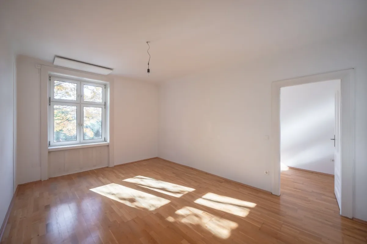 ++Fasangarten++ Altbau mit Potenzial – 2 Zimmer zum Sanieren - Bild 1