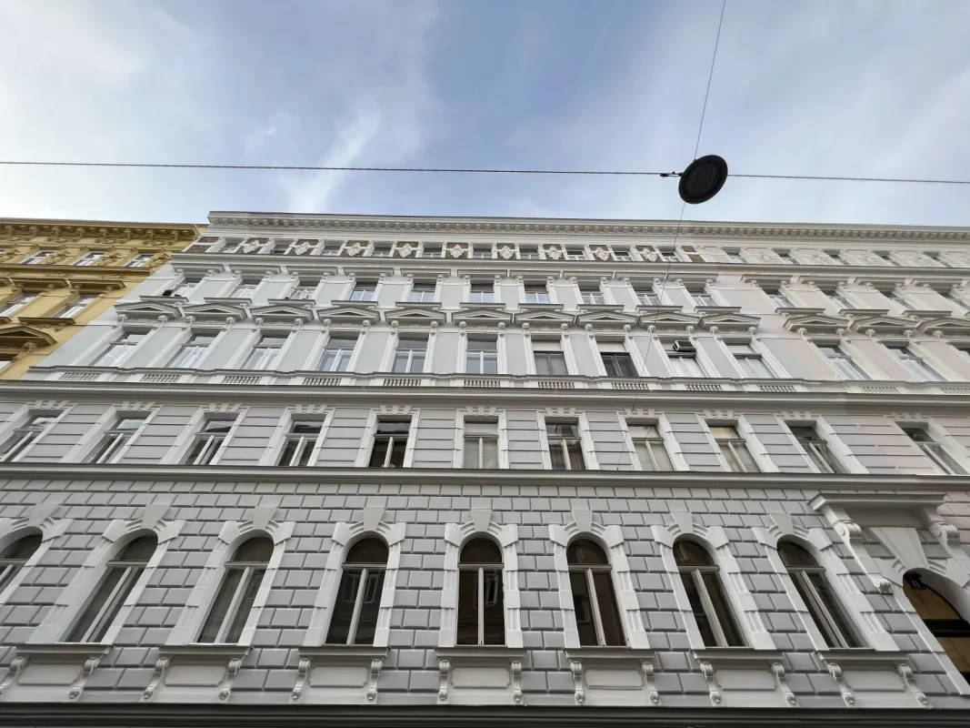 Rohdiamant im Servitenviertel – 2 Zimmer mit Lift & Potenzial für kreative Gestaltung - Bild 1