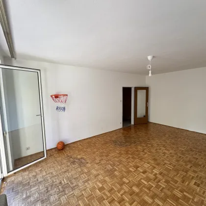 SEHR GUT GELEGENE 3,5 ZIMMER WOHNUNG MIT GROSSER LOGGIA - Bild 2