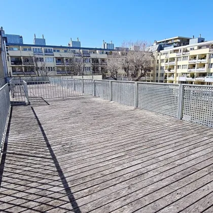 LORYSTRASSE, U3-Nähe, 61 m2 Neubau mit 45 m2 Terrasse, 2 Zimmer, Einbauküche, Wannenbad, Garage möglich, 3. Liftstock - Bild 3