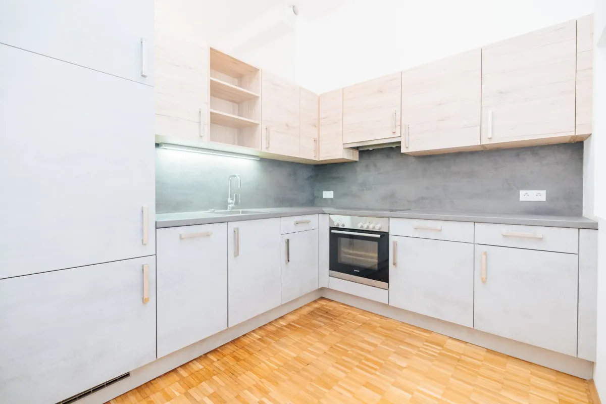 WOHNEN AM PARKRAND I BALKON I WG-TAUGLICH I RUHIG I BADEWANNE I AB SOFORT I PROJEKT WOHNEN I - Bild 1