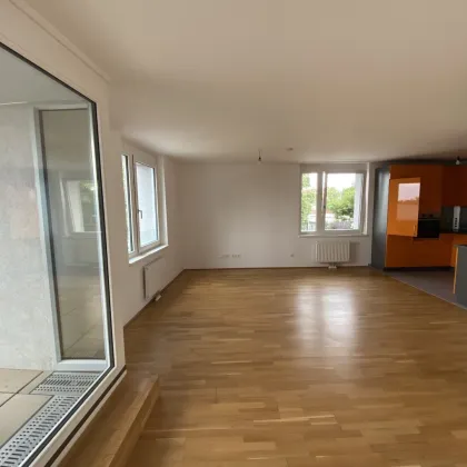 Helle 3 Zimmerwohnung mit Loggia und KFZ- Stellplatz - Bild 3
