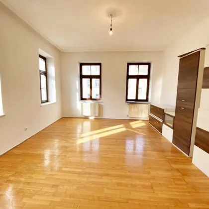 ++NEU++ Wenige Schritte zum Augarten: 93 m² (derzeit 2 Einheiten) Altbau-Traum Sanierungsbedürftig! - Bild 2