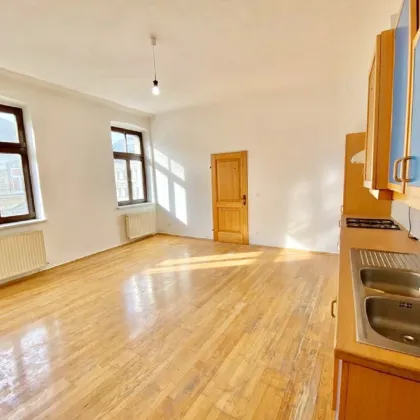 ++NEU++ Wenige Schritte zum Augarten: 93 m² (derzeit 2 Einheiten) Altbau-Traum Sanierungsbedürftig! - Bild 3