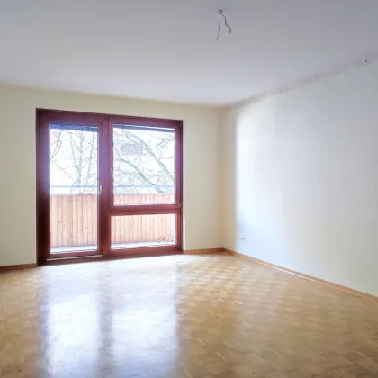 BLICK INS GRÜNE - 2 Zimmer mit Loggia direkt bei der U6 - Bild 2