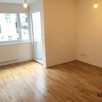Nette 2-Zimmerwohnung mit Balkon in begrünter Innenhofruhelage (Mietbeginn nach Vereinbarung 1/2026 oder 2/2026) - Bild 2