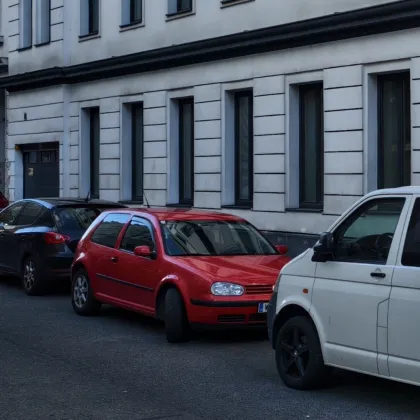 Großzügige Einzelgarage mit elektrischem Garagentor nächst U3-Station Schweglerstraße - Bild 2