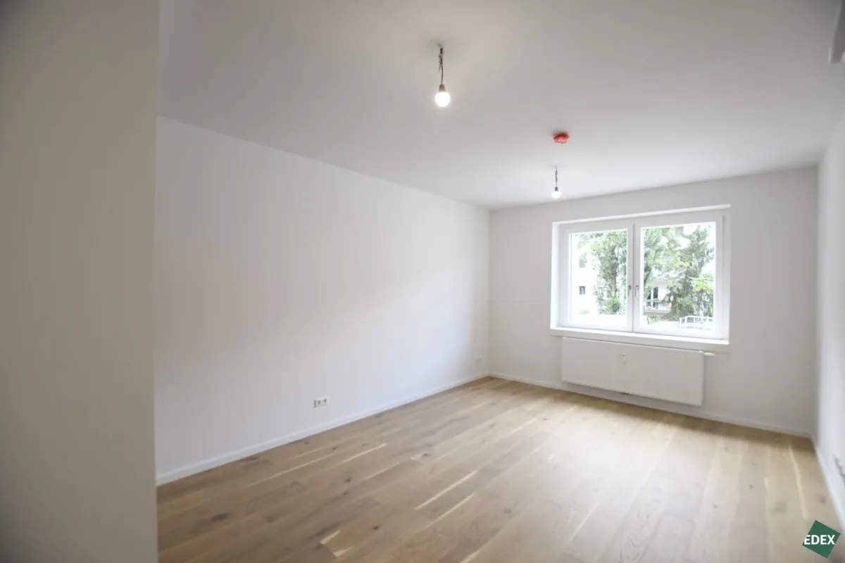 Erstbezug nach Sanierung: Schöne 2 Zimmer-Wohnung mit separater Küche - Bild 1