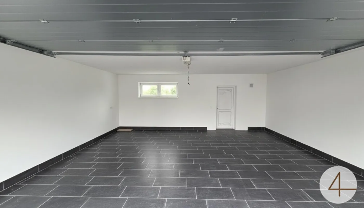 Doppelhaushälfte mit 2 Garagen - Bild 1