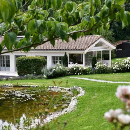 Traumhaftes Chalet in Wolfsgraben mit beeindruckendem Innenpool und exzellenter Gartengestaltung - Bild 2