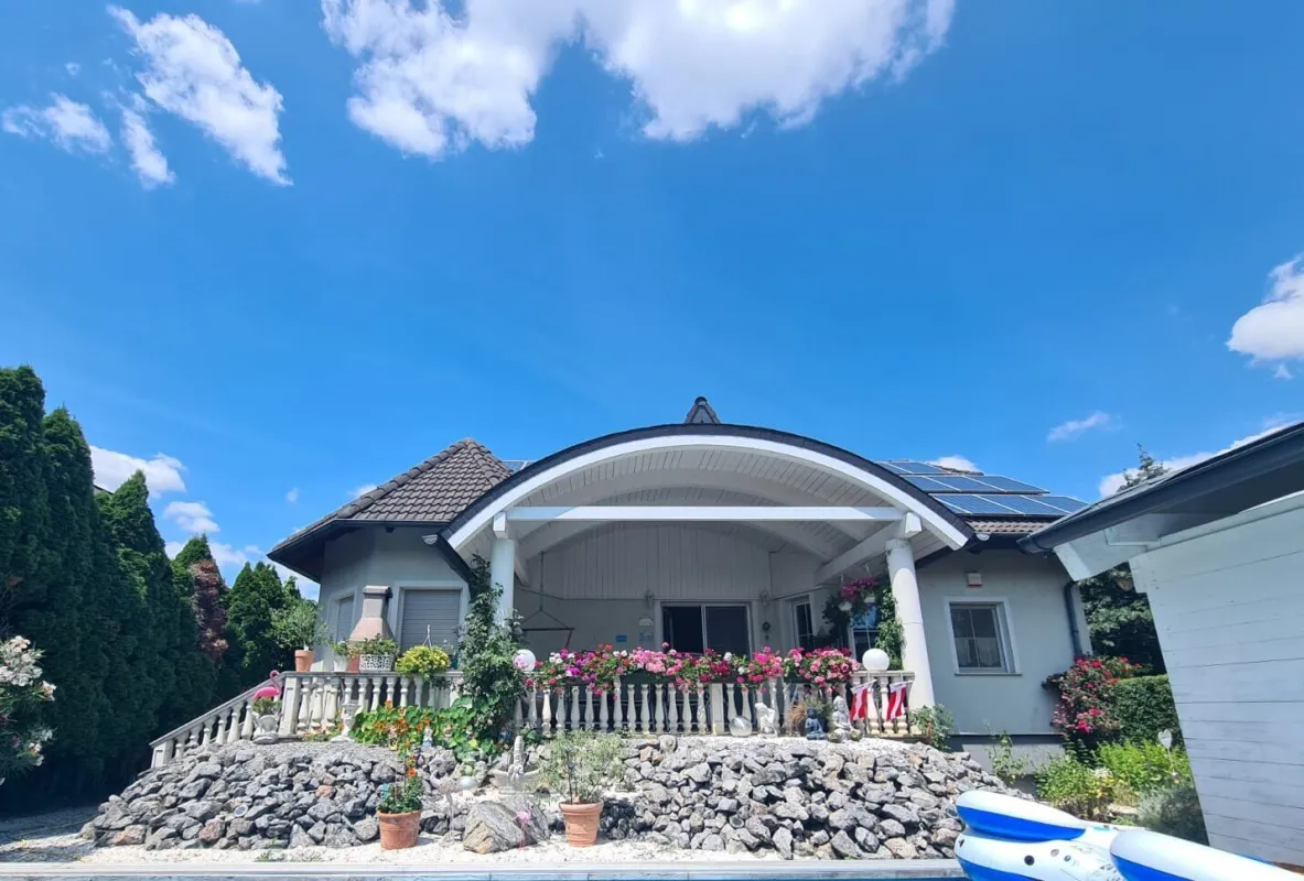 Großzügiges Einfamilienhaus in ruhiger Lage - Bild 1