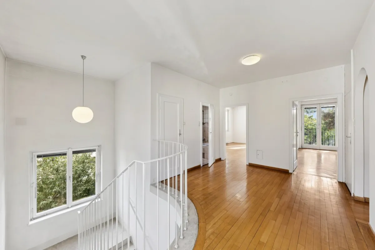 Zeitlose Architektenvilla mit Potential
Nahe dem Schönbrunner Schlosspark - Bild 1