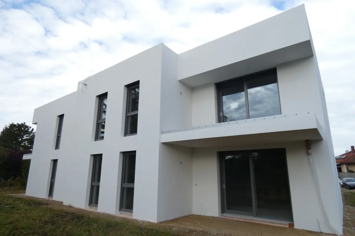 NIEDRIGENERGIE SÜDTERRASSE DIREKT ANGRENZENDER 122 m2 EIGENGARTEN BEREITS BELAGSFERTIG - Bild 1