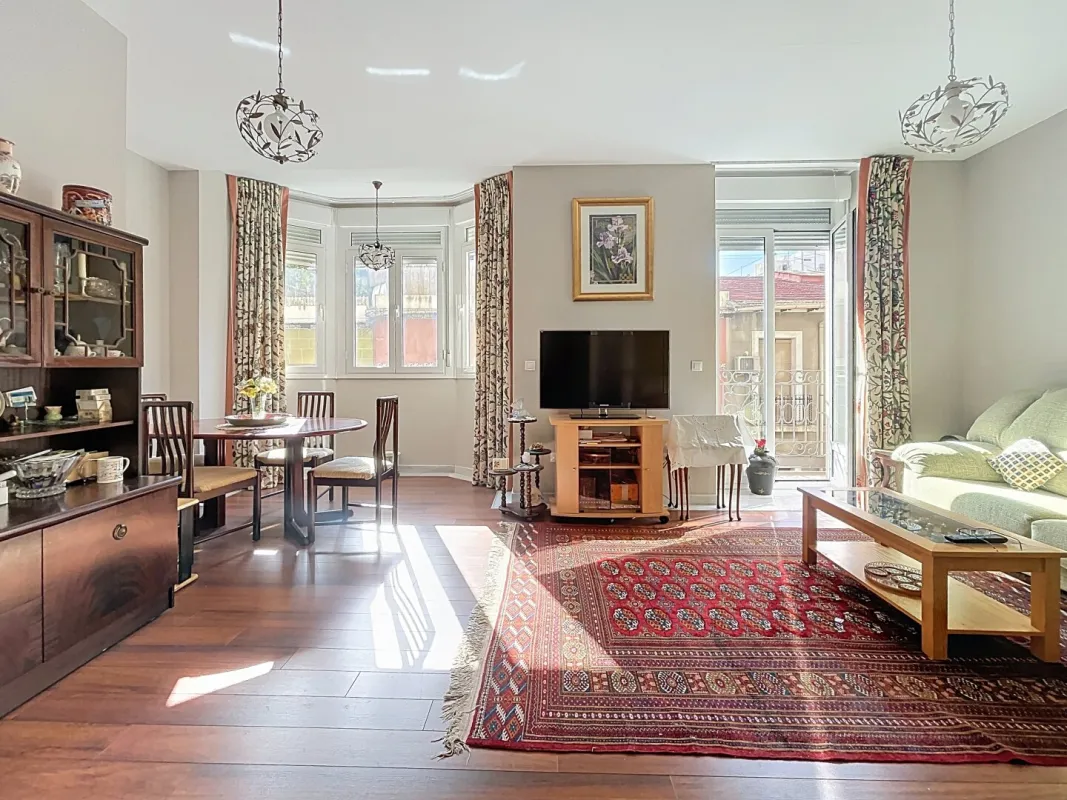 Exklusive Stadtwohnung in bester Lage: Eleganz und Komfort im Herzen von Alicante - Bild 1