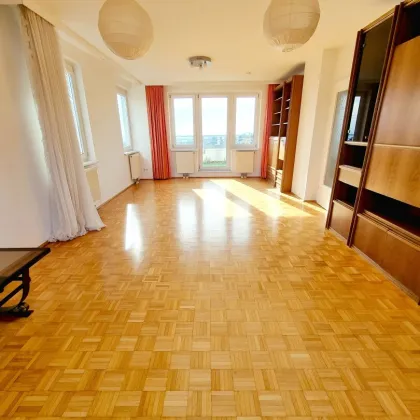 Traumhafter Fernblick + Absolute Grün- und Ruhelage + Tolle Raumaufteilung + Garagenplatz inklusive! Das perfekte Zuhause über den Dächern... - Bild 2