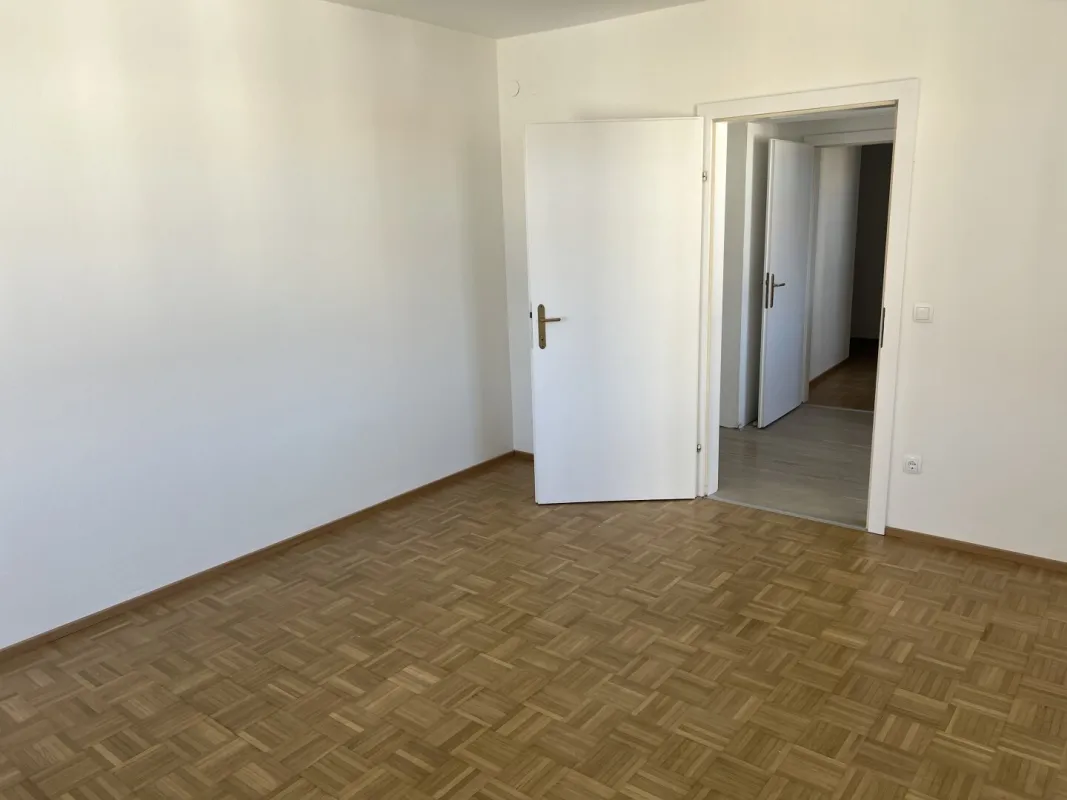 Saniert - neue Küche - Altbau - 3. Stock mit LIFT !!