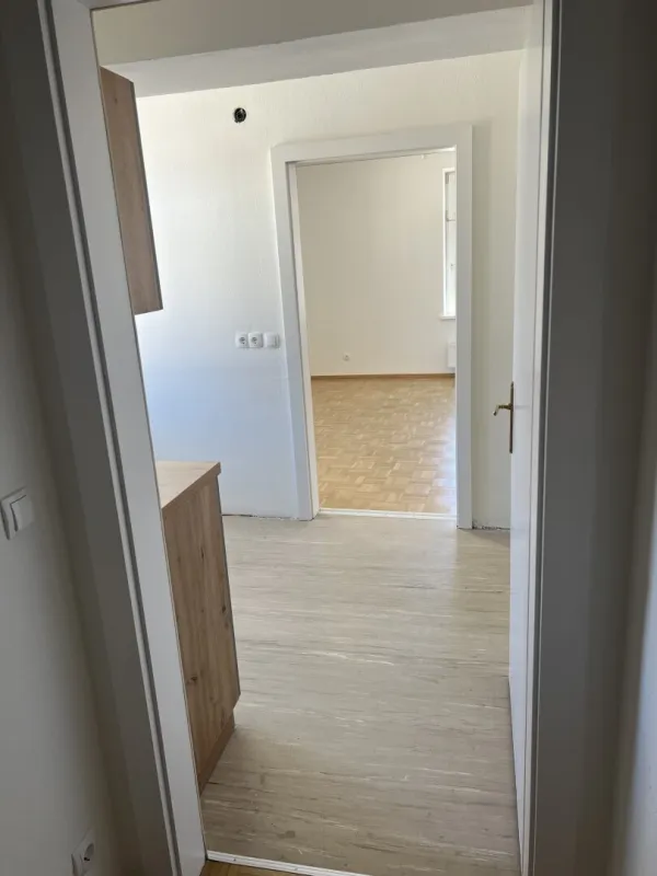 Saniert - neue Küche - Altbau - 3. Stock mit LIFT !!