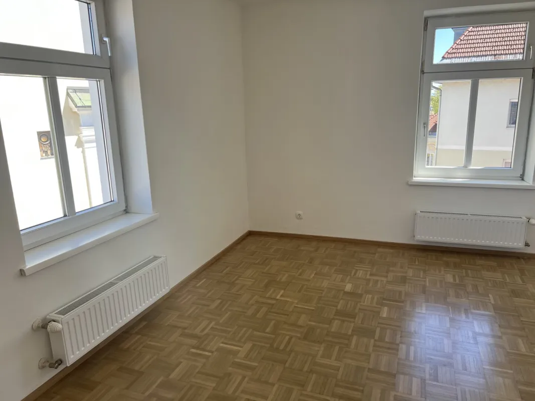 Saniert - neue Küche - Altbau - 3. Stock mit LIFT !!