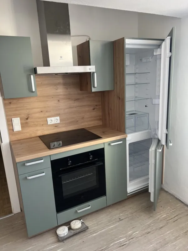 Saniert - neue Küche - Altbau - 3. Stock mit LIFT !!