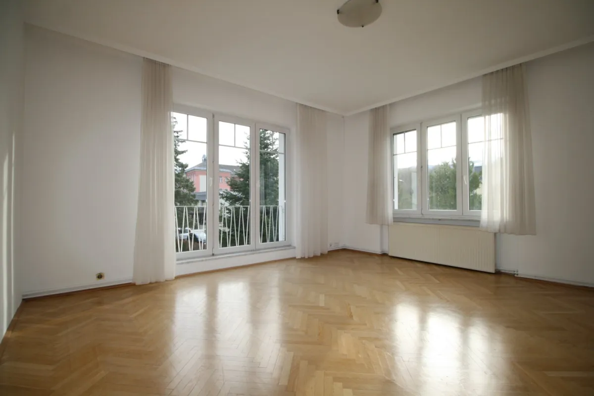 Kärnten / Villach: Einzigartige Villa mit Pool in zentraler Lage
