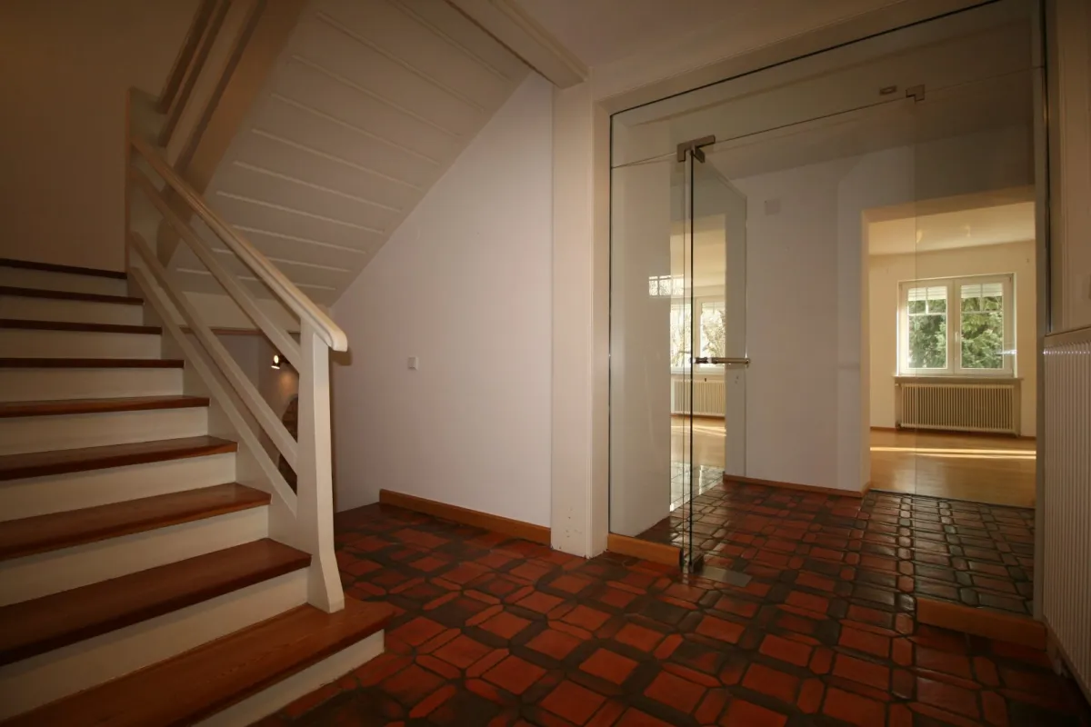 Kärnten / Villach: Einzigartige Villa mit Pool in zentraler Lage