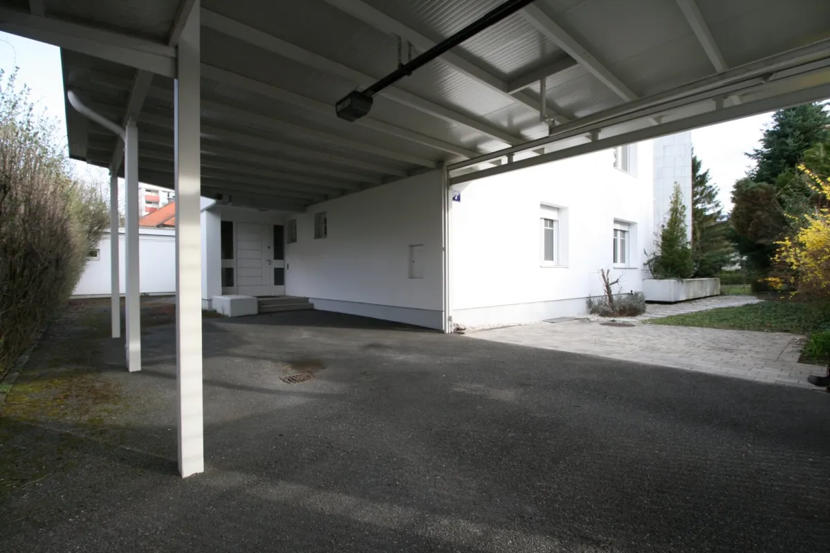 Kärnten / Villach: Einzigartige Villa mit Pool in zentraler Lage