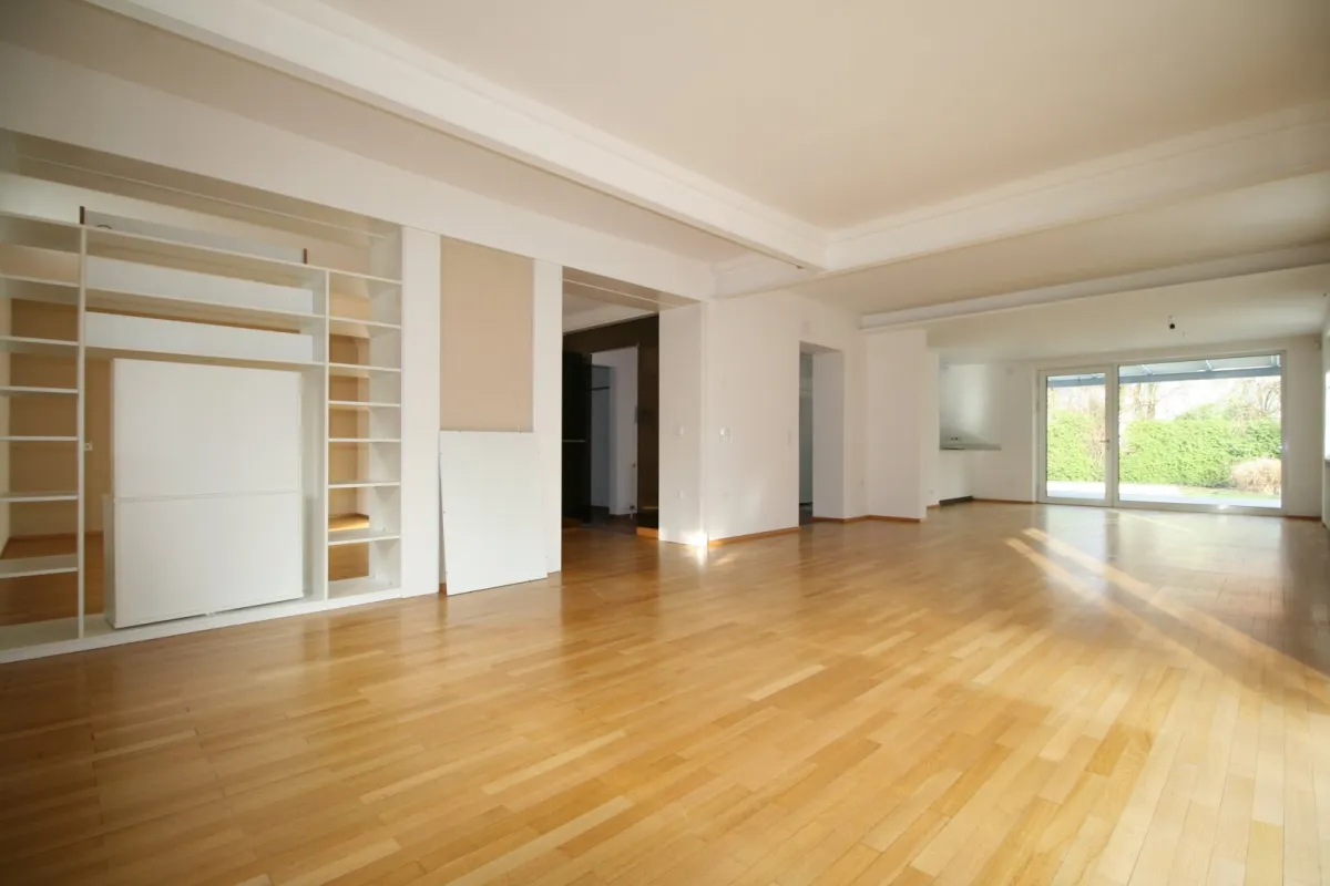 Kärnten / Villach: Einzigartige Villa mit Pool in zentraler Lage