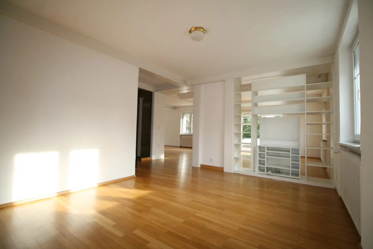 Kärnten / Villach: Einzigartige Villa mit Pool in zentraler Lage