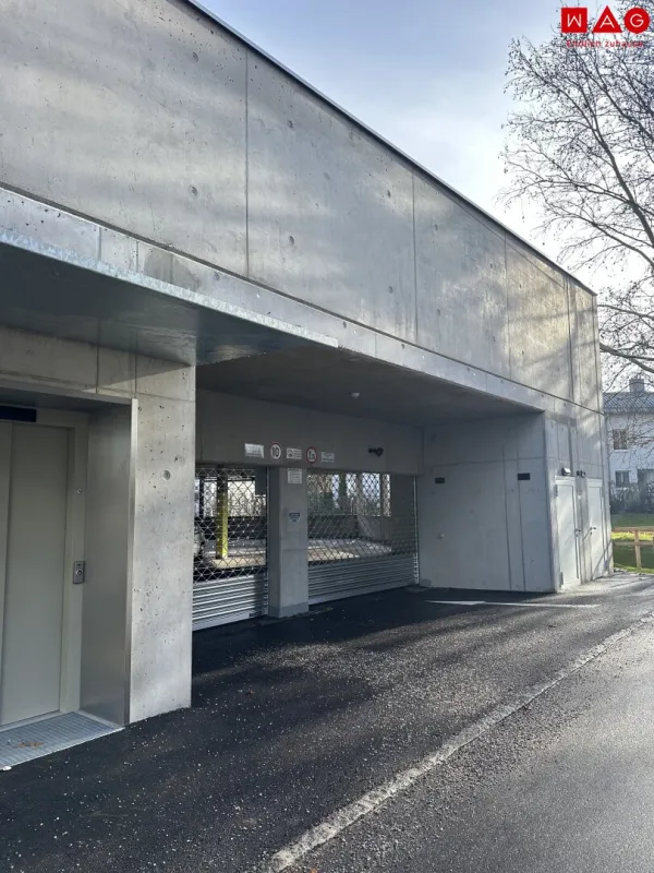FRÜHLINGSSAKTION: 2 Monate mietfrei! Witterungsgeschützter sicherer Auto-/Camperabstellplatz im neuen Parkdeck Albert-Schöpf-Straße! Möglichkeiten für E-Ladestation und Behinderten-Parkplätze vorhanden – nur noch wenige Plätze verfügbar!
