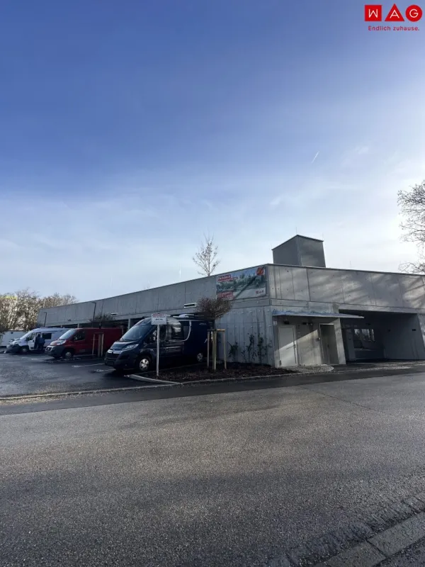 FRÜHLINGSSAKTION: 2 Monate mietfrei! Witterungsgeschützter sicherer Auto-/Camperabstellplatz im neuen Parkdeck Albert-Schöpf-Straße! Möglichkeiten für E-Ladestation und Behinderten-Parkplätze vorhanden – nur noch wenige Plätze verfügbar!