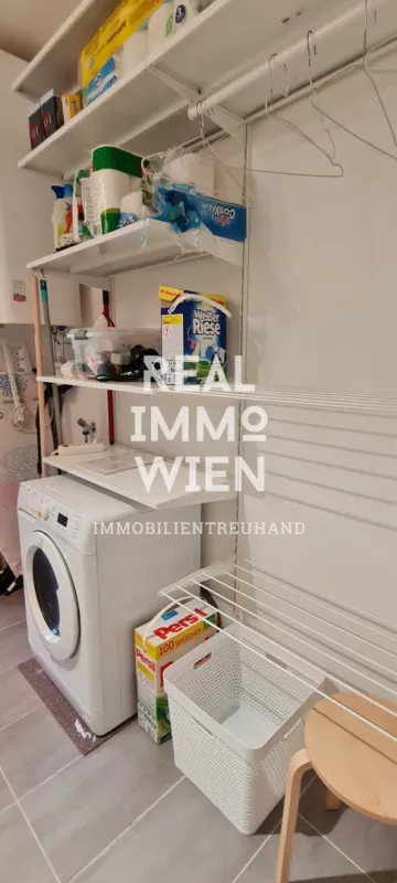 READY TO LIVE- MÖBLIERTES SERVICED APARTMENT MIT BALKON. NAHE LAKESIDE PARK, UNI UND CITY. PROVISIONSFREI