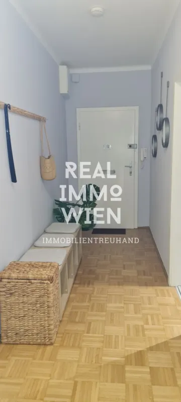 READY TO LIVE- MÖBLIERTES SERVICED APARTMENT MIT BALKON. NAHE LAKESIDE PARK, UNI UND CITY. PROVISIONSFREI