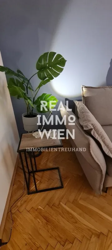 READY TO LIVE- MÖBLIERTES SERVICED APARTMENT MIT BALKON. NAHE LAKESIDE PARK, UNI UND CITY. PROVISIONSFREI