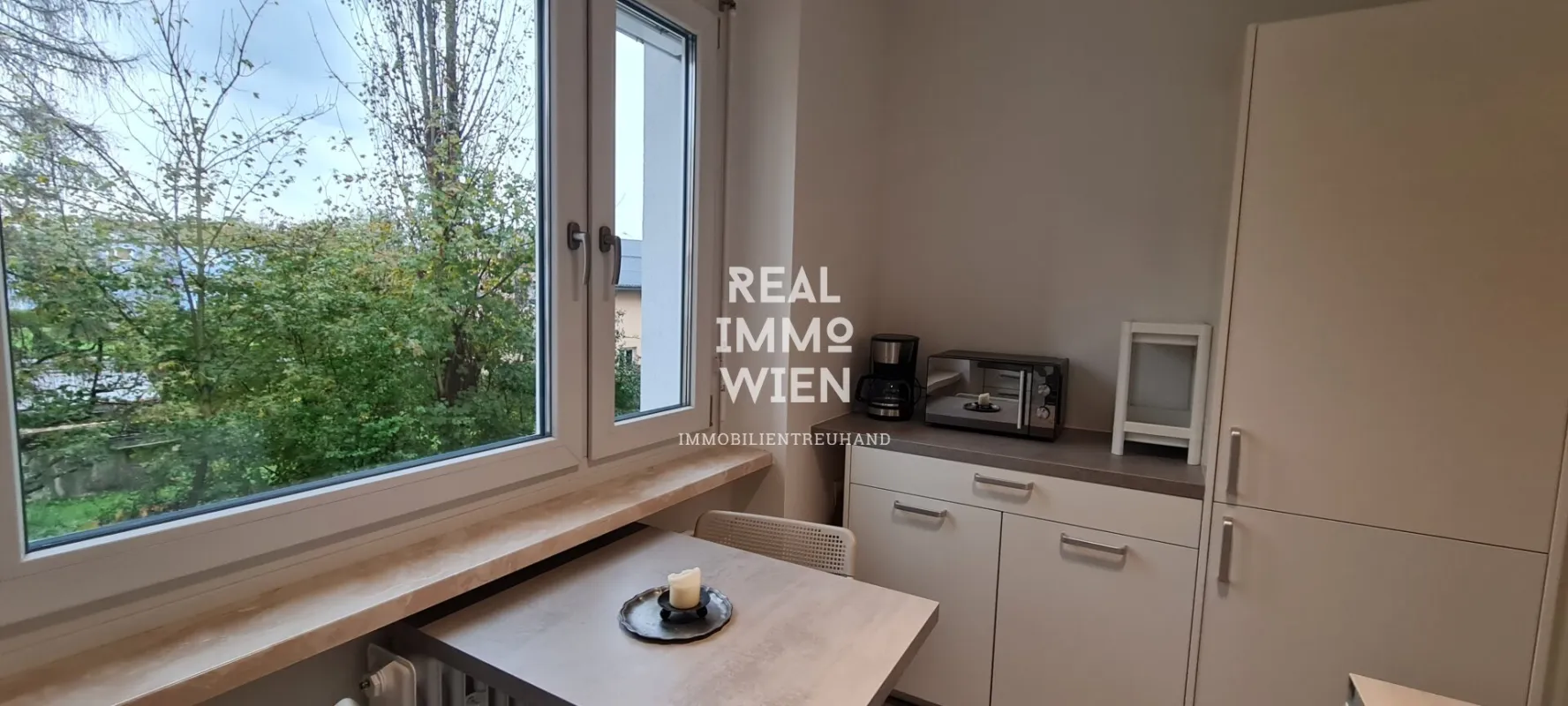 READY TO LIVE- MÖBLIERTES SERVICED APARTMENT MIT BALKON. NAHE LAKESIDE PARK, UNI UND CITY. PROVISIONSFREI